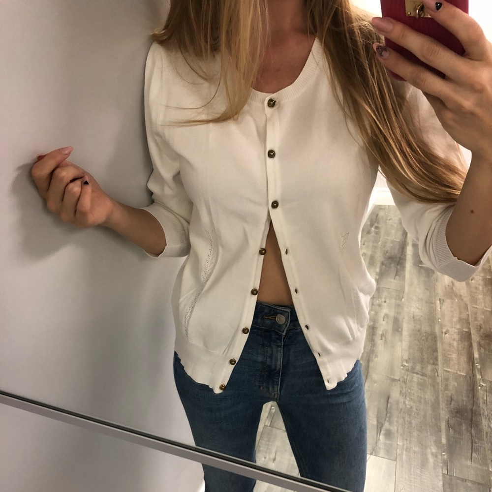 Cardigan white with golden buttons